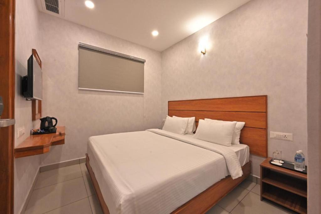 Hotel Cr Rivera Madurai Esterno foto